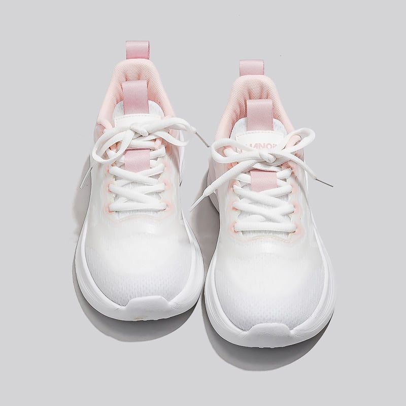 Futócipők légáteresztő felsőrésszel, ultrakönnyű dizájn, fűzős zárás (Légáteresztő felső; belső textile talpbetét; műanyag talp; sarokmagasság 3-5 cm)