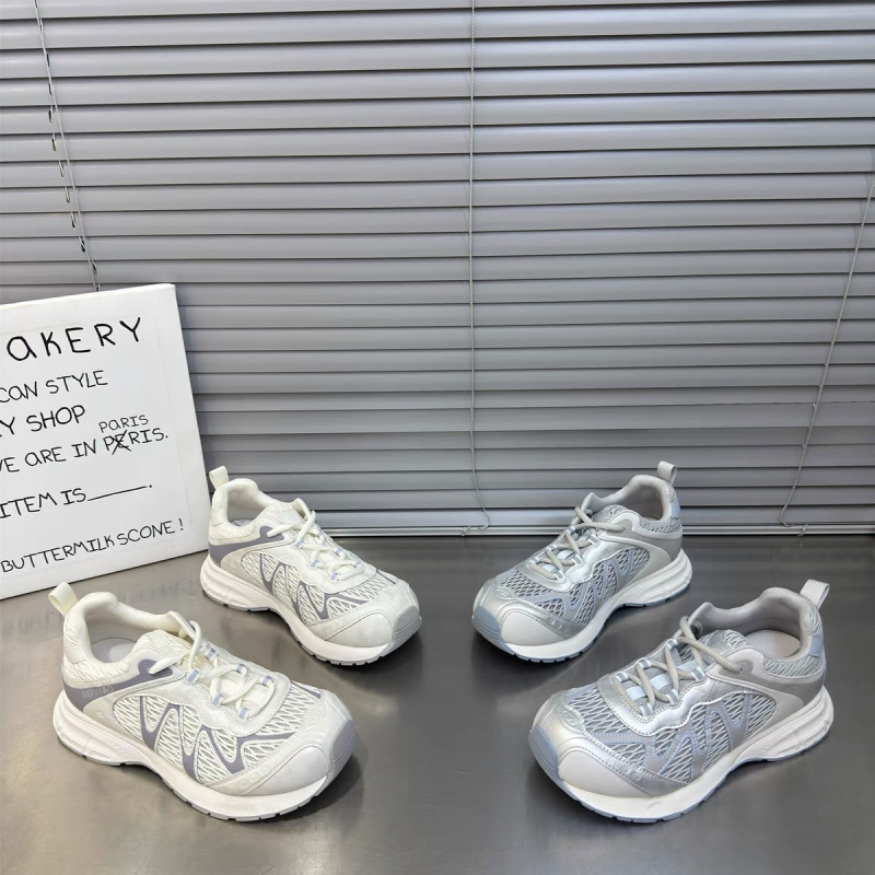 Ženske tenisice tip dad shoes s gornjim dijelom od raffije, debeli đon, vezanje, niski gležanj, gumeni đon