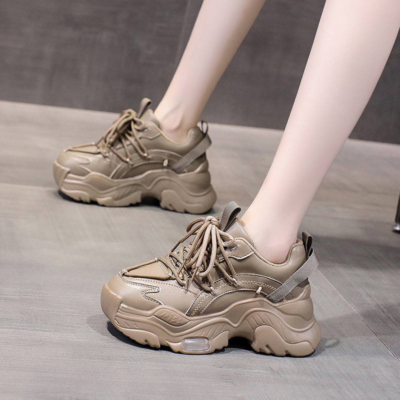 Dámske vysoké športové tenisky v štýle daddy shoes, s PU podrážkou, horná časť z syntetickej kože a textilu, guľatý nos, nízky podpätok 1–3 cm