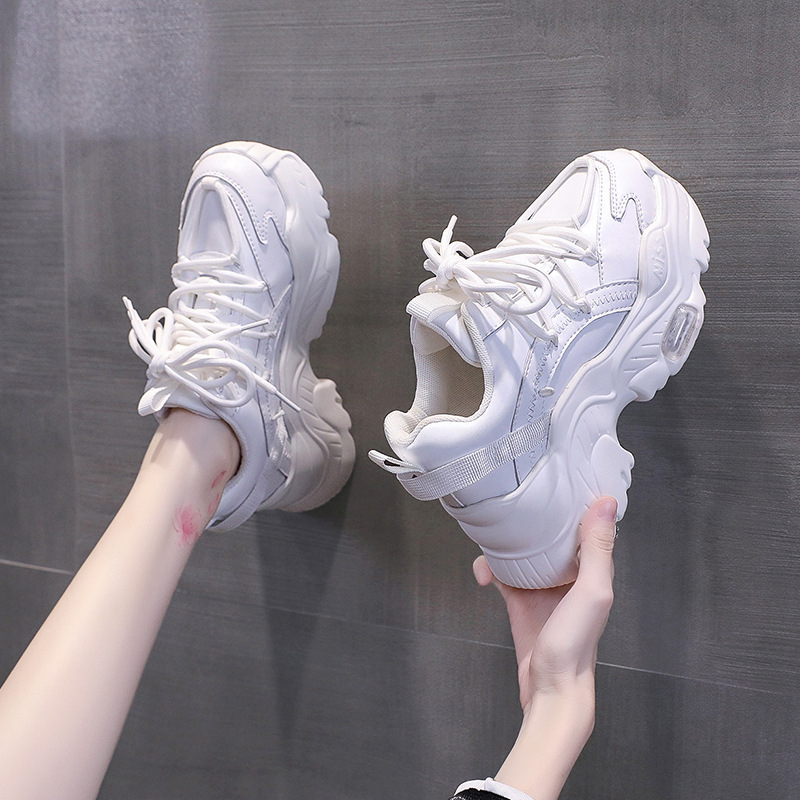 Dámske vysoké športové tenisky v štýle daddy shoes, s PU podrážkou, horná časť z syntetickej kože a textilu, guľatý nos, nízky podpätok 1–3 cm