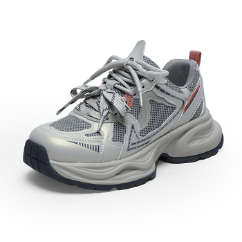 Ženske tenisice od prave kože, prozračan mrežasti gornji dio, gumena potplata, okrugli vrh, visok gornji dio, vezanje špage