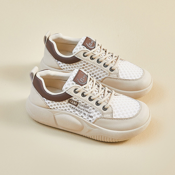 Женски корейски стил бели маратонки с кръгъл нос, нисък горен край, горна част от супер влакна, гумена подметка, EVA стелка, връзки, 3–5 cm повдигане на височината