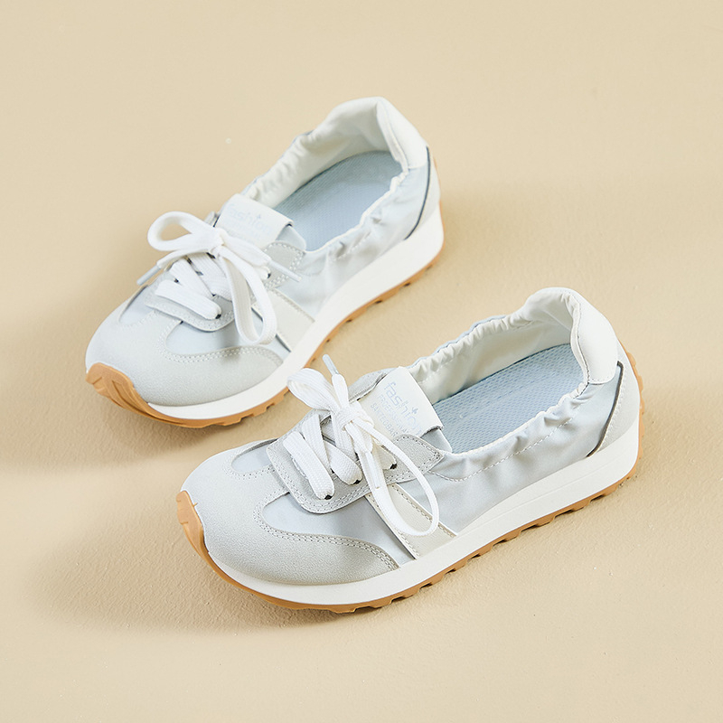 Ženske casual tenisice, platnena gornja, gumeni potplat, srednja visina peta 3–5 cm, prednje vezivanje