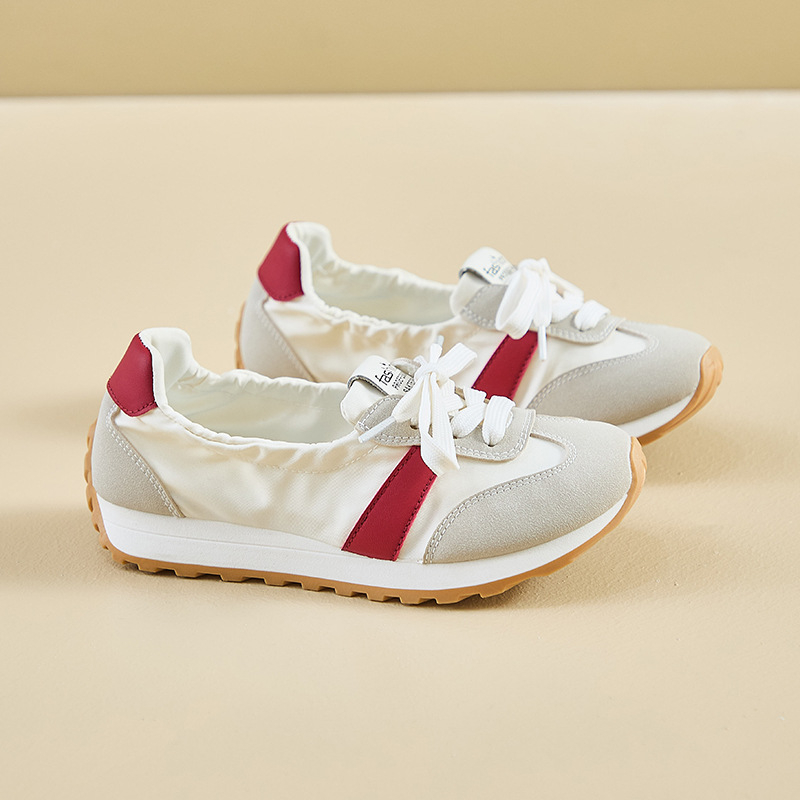 Ženske casual tenisice, platnena gornja, gumeni potplat, srednja visina peta 3–5 cm, prednje vezivanje