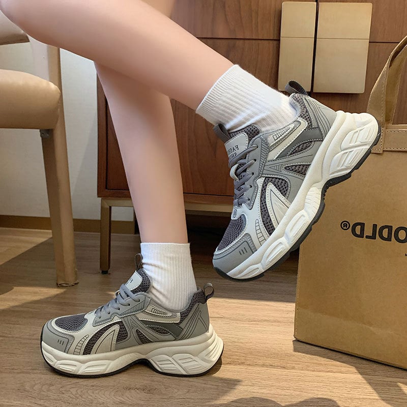 Ženske casual sportske tenisice s mrežastim gornjim dijelom, 3–5 cm debeli pet, gumena potplata, niski gornji dio, vezanje — proljeće 2025