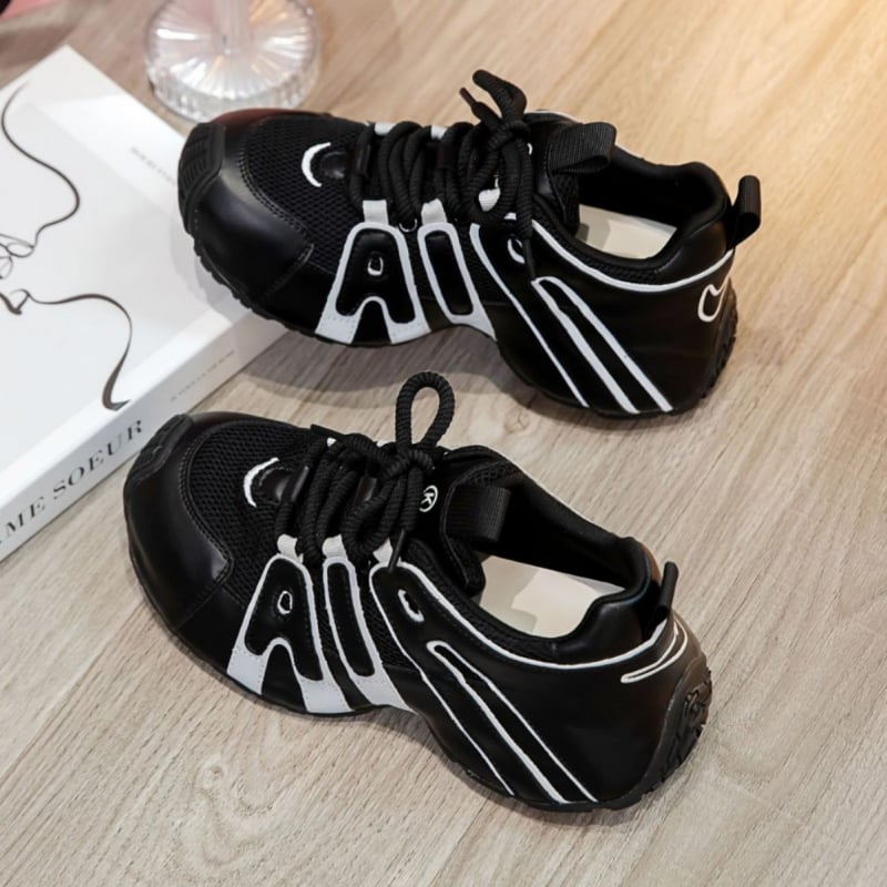 Dámske tenisky zo split kože s hrubou podrážkou, priedušnou sieťovinou vo vnútri, zvyšujú výšku, vhodné na outdoorové voľnočasové behy