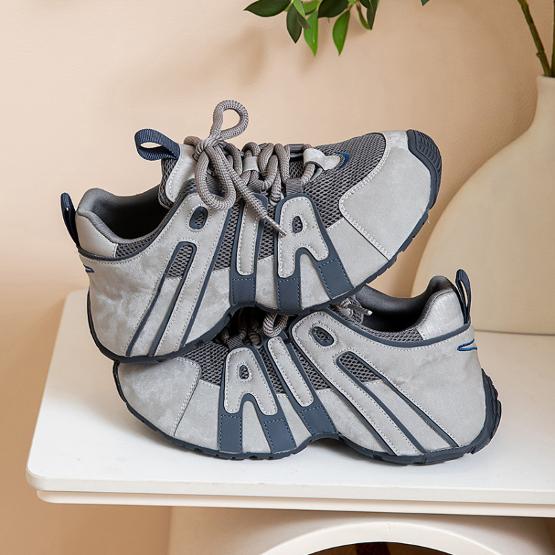 Dámske tenisky zo split kože s hrubou podrážkou, priedušnou sieťovinou vo vnútri, zvyšujú výšku, vhodné na outdoorové voľnočasové behy