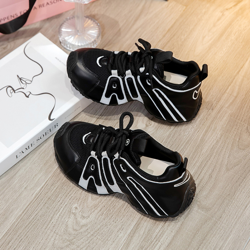 Dámske tenisky zo split kože s hrubou podrážkou, priedušnou sieťovinou vo vnútri, zvyšujú výšku, vhodné na outdoorové voľnočasové behy