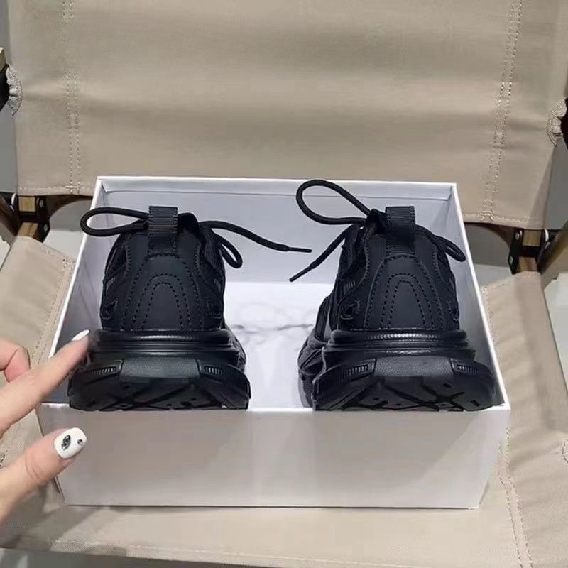 Dad shoes stiilis sportlikud tossud ümmarguse ninaga, PU ülaosa, kummist talla, ristpaelte sulgemine