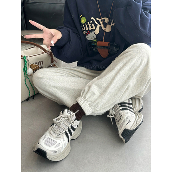 Ženske tenisice Dad Shoes od kože goveda, gornji dio od kože, unutarnja podstava od velura, prednje vezanje, zaobljeni nos, 3–5 cm visina pete, gumeni potplat, ulošak od prirodne kože