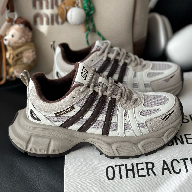 Ženske tenisice Dad Shoes od kože goveda, gornji dio od kože, unutarnja podstava od velura, prednje vezanje, zaobljeni nos, 3–5 cm visina pete, gumeni potplat, ulošak od prirodne kože