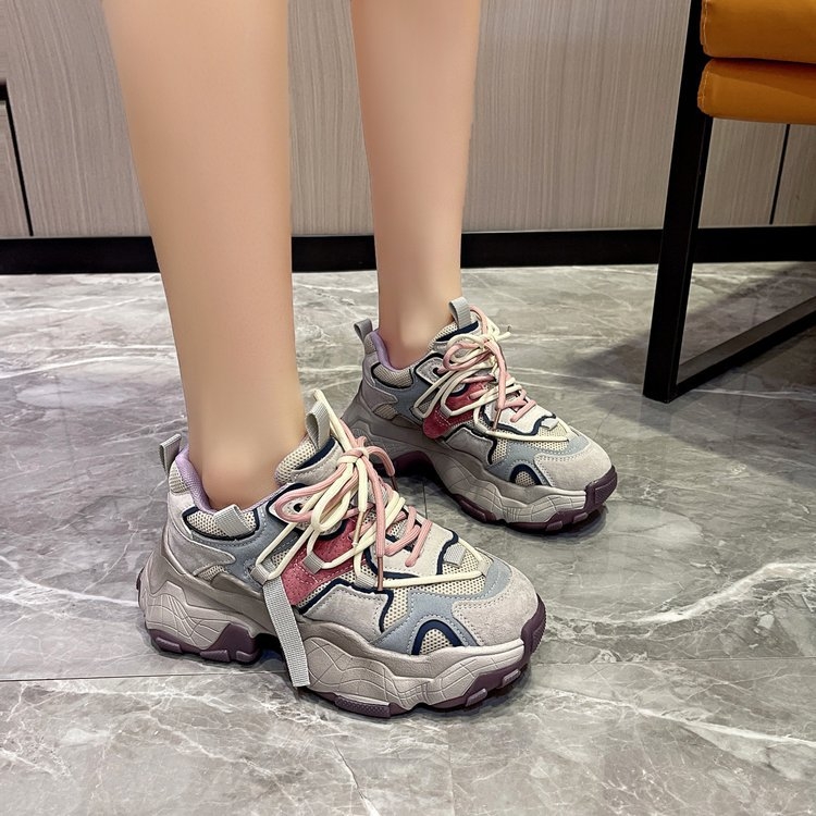 Женски спортно-ежедневни обувки с дишаща микрофибърна горна част, кръгъл нос, предно връзване, гумена подметка, височина на тока 3–5 см