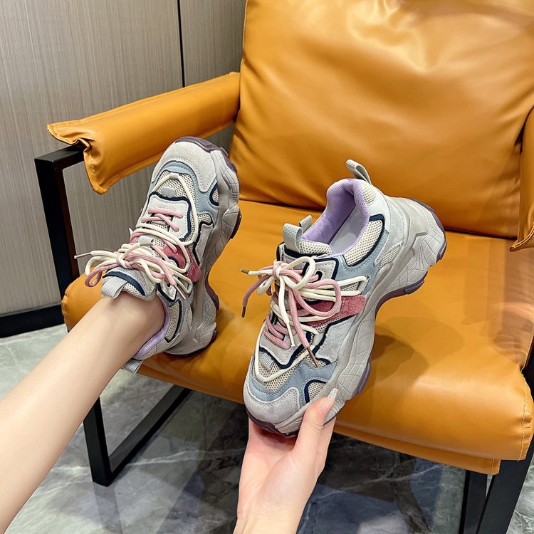 Женски спортно-ежедневни обувки с дишаща микрофибърна горна част, кръгъл нос, предно връзване, гумена подметка, височина на тока 3–5 см