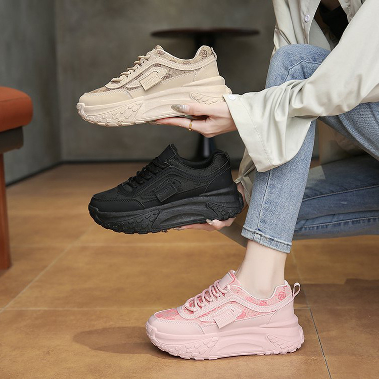 Дамски обувки в корейски стил – dad shoes, PU горно, модел с блоков принт, подметка от гума с инжекционно формоване, връзки, нисък ток 1–3 см