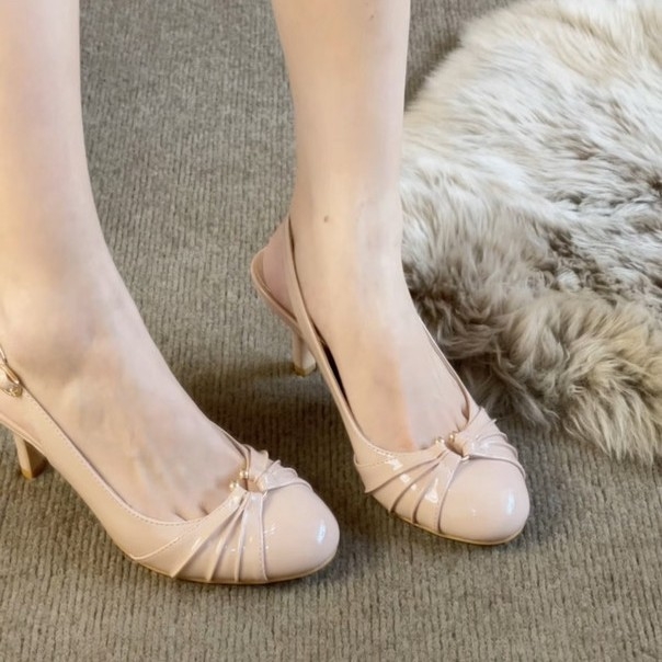 Sandale deschise la vârf, cu spate gol, toc subțire — exterior din piele sintetică, stil roman, înălțime toc 6–8 cm