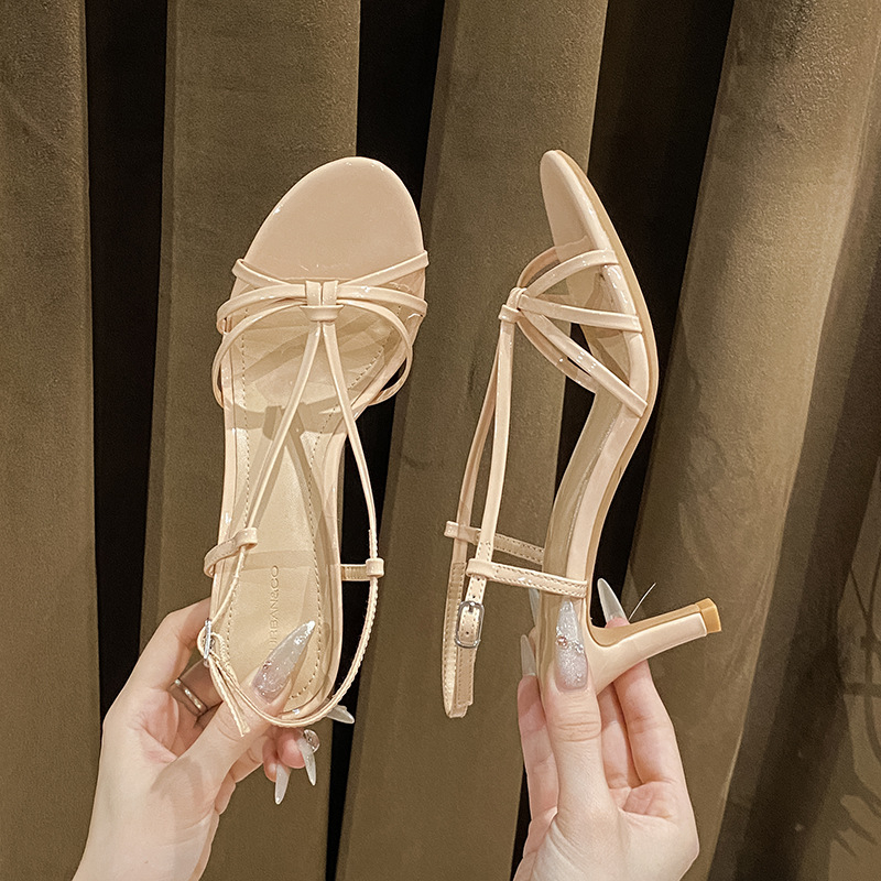 Sandale cu bretele, vârf rotund, toc subțire 6–8 cm, talpă din cauciuc, interior din microfibră