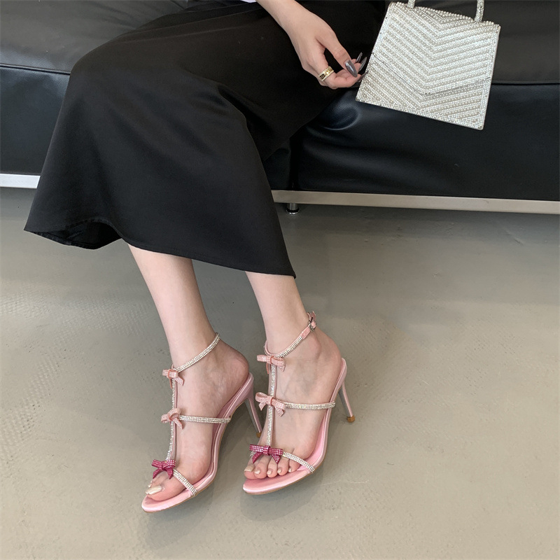 Sandale de plajă în stil prințesă, cu deget în formă de gură de pește, toc ultra-înalt (>8 cm), talpă instabilă