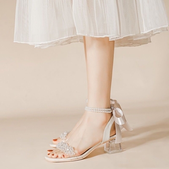 Sandale Pearl Mary Jane cu barete, partea superioară din țesătură nețesută, vârf pătrat, toc gros 3–6 cm, talpă din cauciuc, închidere cu cataramă