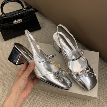 Дамски сандали с една презрамка: перлена панделка, кръгъл нос, закопчаване с катарама, среден ток 3–6 см, горна част кравена кожа