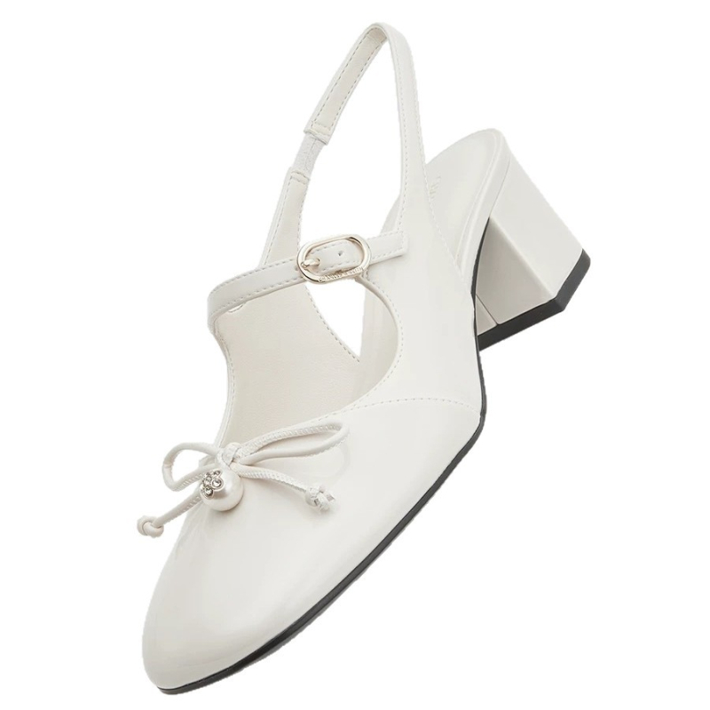 Дамски сандали с една презрамка: перлена панделка, кръгъл нос, закопчаване с катарама, среден ток 3–6 см, горна част кравена кожа