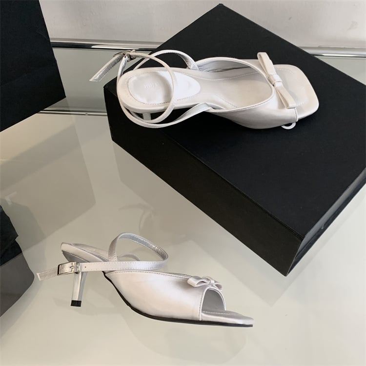 Sandale cu bretele din satin, vârf pătrat, toc subțire, înălțime toc 3-6 cm