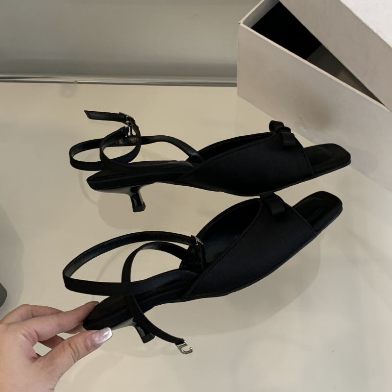 Sandale cu bretele din satin, vârf pătrat, toc subțire, înălțime toc 3-6 cm