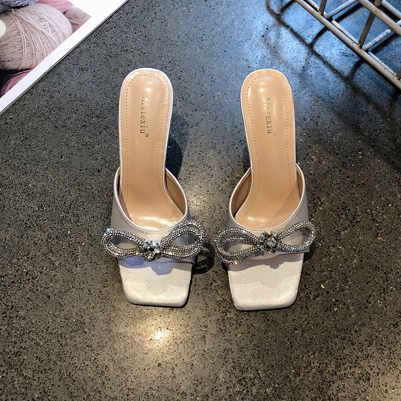 Ženske sandale s rhinestones i satenskom mašnicom — kvadratni nos, tanak pet, PU gornji materijal, PU unutarnji materijal, gumeni potplat