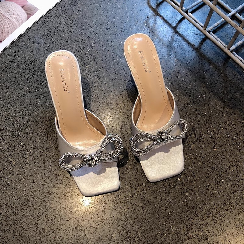 Ženske sandale s rhinestones i satenskom mašnicom — kvadratni nos, tanak pet, PU gornji materijal, PU unutarnji materijal, gumeni potplat