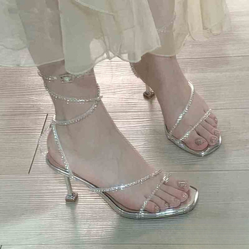 Plažne sandale od poliestera, četvrtasti vrh, 3–6 cm visina peta, kopča