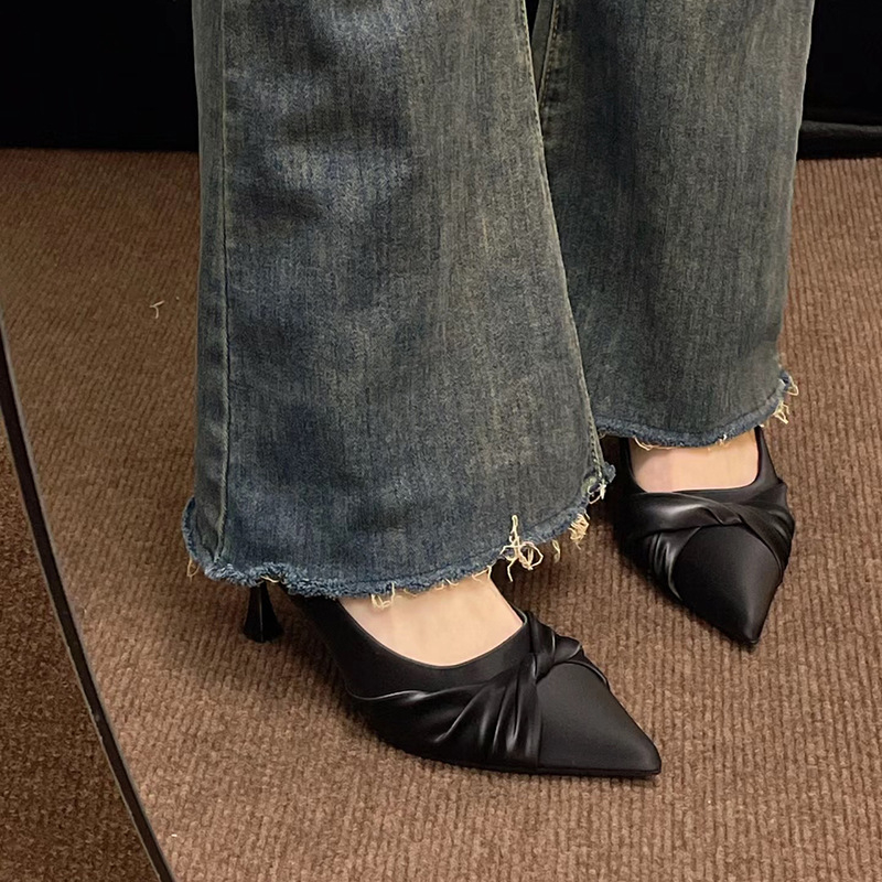 Ženske cipele s oštrim vrhom i visokim petom - PU gornji dio, unutarnja od mikrovlaknastog kože, gumeni potplat