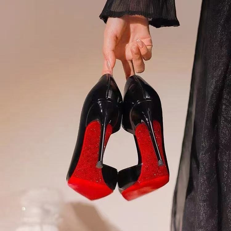 Női magas sarkú cipő | Négyszögletes orr | PU felső rész | Gumírozott talp | Vékony sarok (>8 cm)