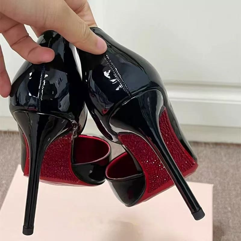 Női magas sarkú cipő | Négyszögletes orr | PU felső rész | Gumírozott talp | Vékony sarok (>8 cm)