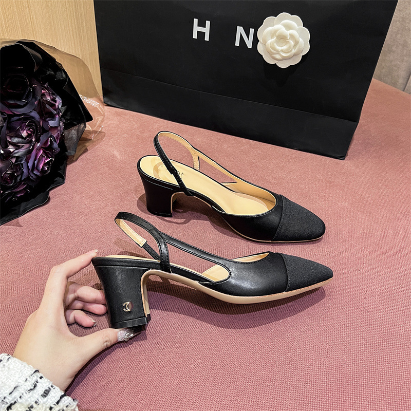 Hátsó pántos szandál, magas sarkú, négyzetes orr, mikroszálas felsőrész, közepes sarok, belső bőr talp