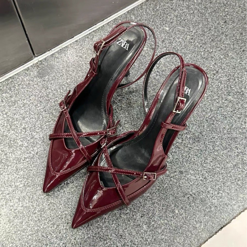 Női nyitott sarkú papucs PU felsőrésszel, egyvonalas csattal, 6–8 cm magas sarkú, gumi talp