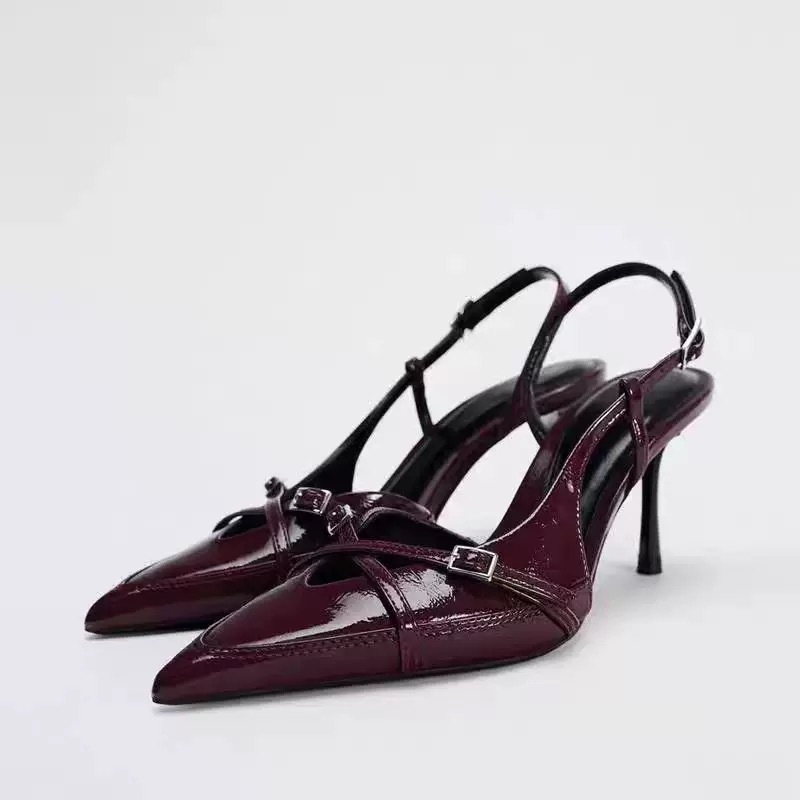 Női nyitott sarkú papucs PU felsőrésszel, egyvonalas csattal, 6–8 cm magas sarkú, gumi talp