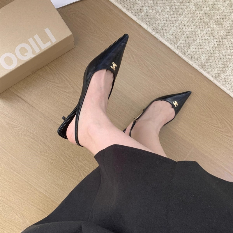 Női egypántos szandálok, hegyes orr, vékony sarka, PU felsőrész, gumi talp, középső sarok 3-6 cm, csat