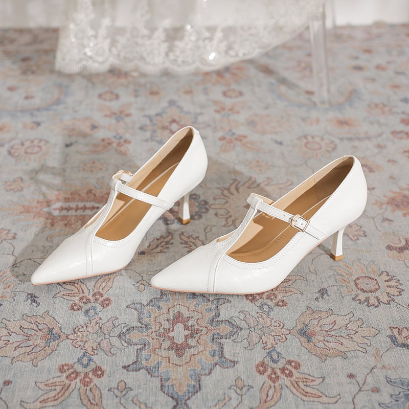 Női magas sarkú cipő, hegyes orr, felsőrész mikrofibra, gumitalp, vékony sarok 6-8 cm