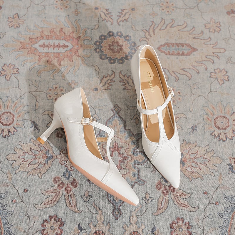 Női magas sarkú cipő, hegyes orr, felsőrész mikrofibra, gumitalp, vékony sarok 6-8 cm