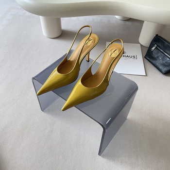 Saint Magasarkú Cipő – alacsony kivágású nyílás, vékony sarok, elasztikus pánt, bőr felső rész