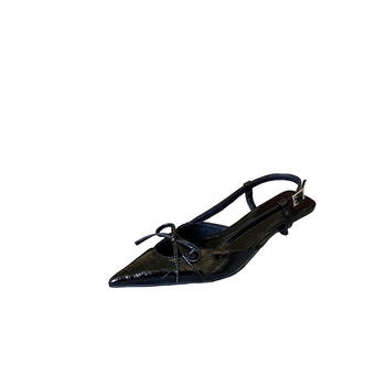 Nyitott hátsó szandál masni díszítéssel, hegyes orrú, mikroszálas felsőrész, csatos zárás