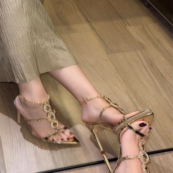 Stiletto cipő, hegyes orrú, vékony sarok, sarokmagasság több mint 8 cm, PU felsőrész, gumi talp