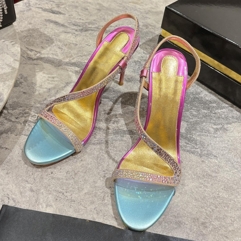 Magas sarkú üreges bőrszandál vékony pántokkal, hal formájú orr, felső és bélés valódi bőrből, habgumiból készült talp