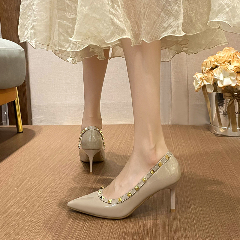 Ženske banket cipele — špičast nos, tanak pet 6–8 cm, stil princeze, slip-on dizajn, gumeni đon