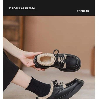 Ženske mokasine s PU gornjim dijelom, plišna unutrašnjost, gumena potplata, 6-8 cm visoka peta, minimalistički stil s bojtom