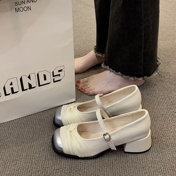 Mary Jane topánky – Francúzsky štýl, výška opätku 3-6 cm, PU horná časť, gumová podrážka, zapínanie s prackou