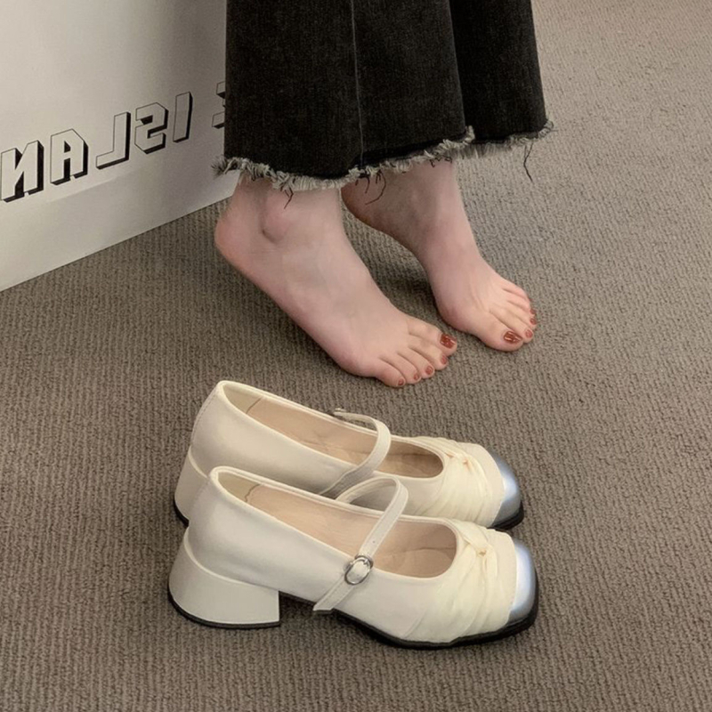 Mary Jane topánky – Francúzsky štýl, výška opätku 3-6 cm, PU horná časť, gumová podrážka, zapínanie s prackou