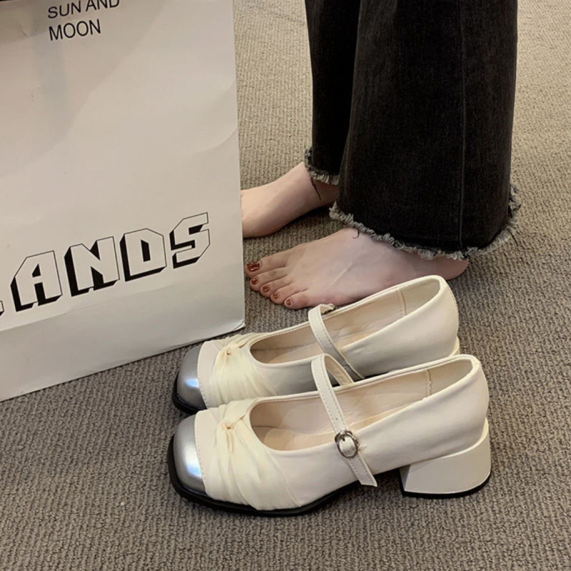 Mary Jane topánky – Francúzsky štýl, výška opätku 3-6 cm, PU horná časť, gumová podrážka, zapínanie s prackou