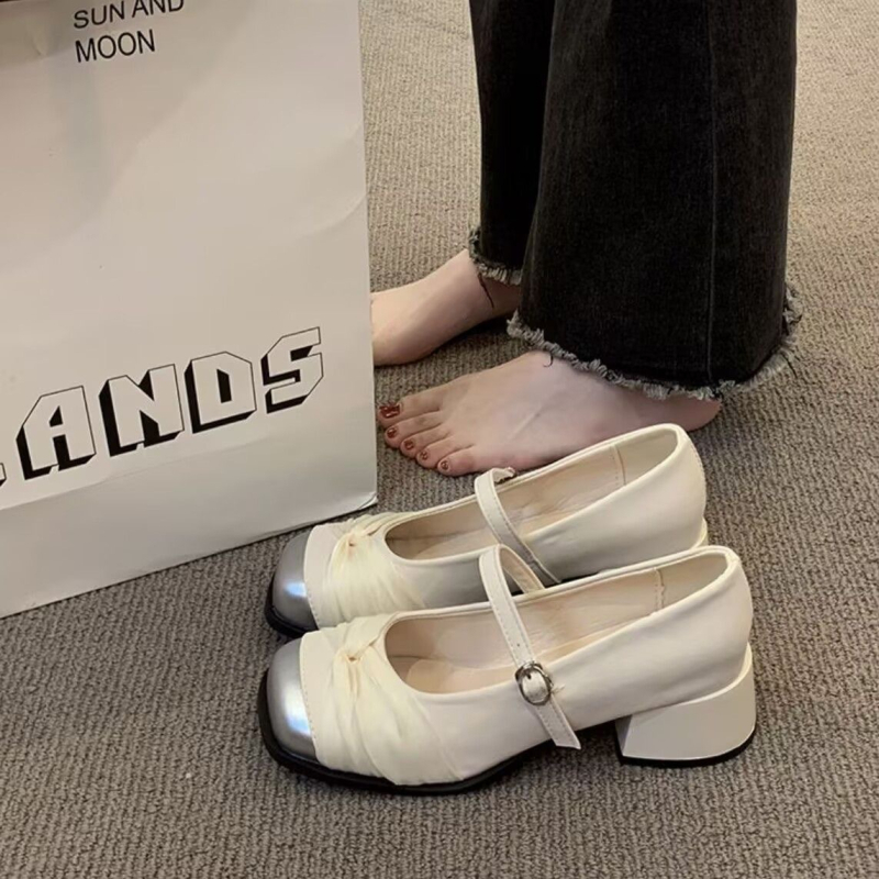 Mary Jane topánky – Francúzsky štýl, výška opätku 3-6 cm, PU horná časť, gumová podrážka, zapínanie s prackou