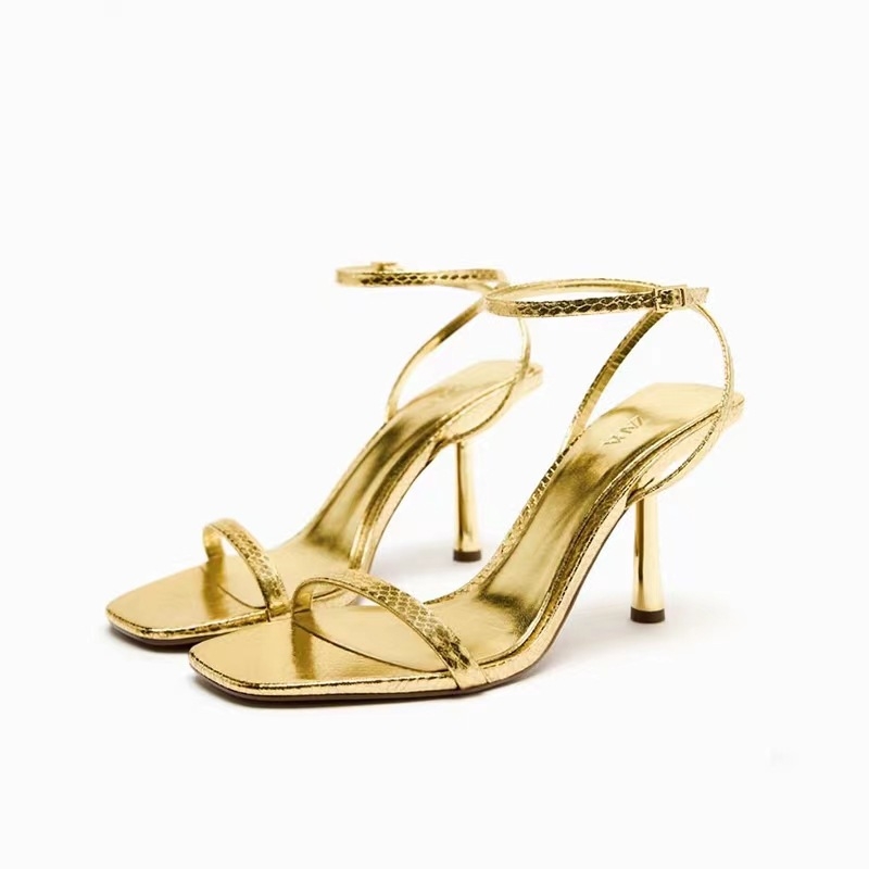 Pántové sandále; štvorcový nos; 6–8 cm tenký podpätok; mikrovláknový horný materiál; PU podrážka