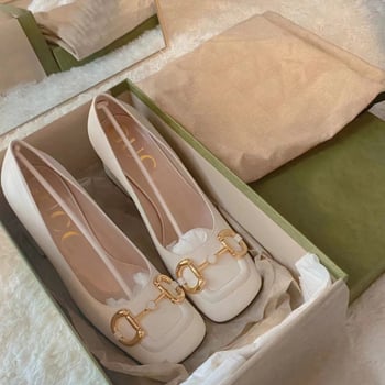 Pantofi dama cu toc înalt – vârf pătrat – partea superioară din piele naturală (lână de miel) – toc tip pană 6–8 cm